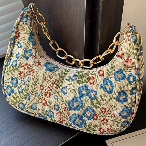 Floral metal chain handbag super cute